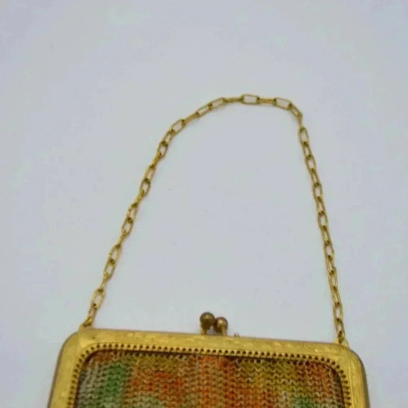 WHITING DAVIS Painted Metal Mesh Floral Coin Small - Picture 3 of 8